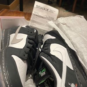 NIKE SB DUNK LOW STAPLE PANDA PIGEON